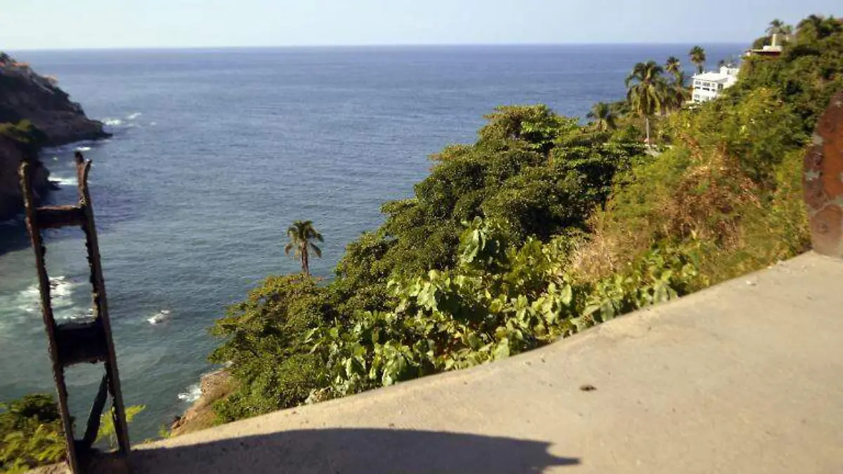 Acapulco - barandales en mal estado